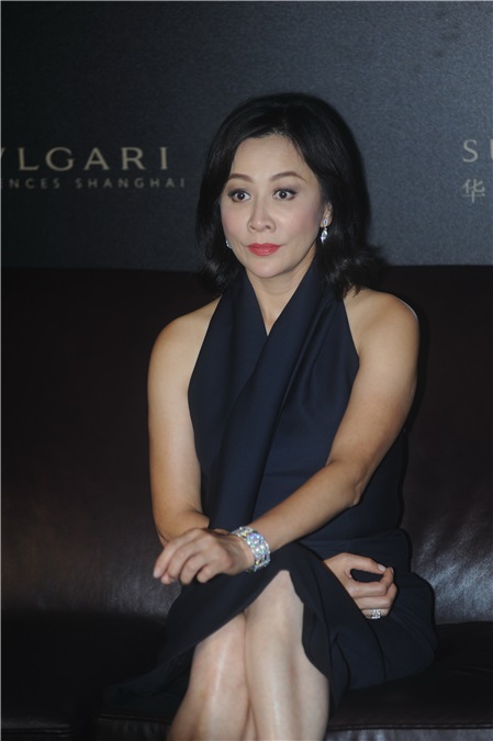 刘嘉玲上海出席宝格丽活动 藏青色Dior连衣裙气质优雅