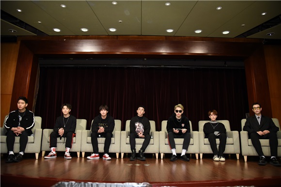 韩团BLOCK B出席演唱会记者会