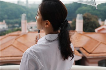 刘诗诗出席《亲爱的自己》发布会 分享角色体验寄语奋斗青年