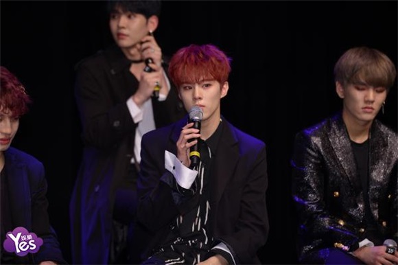 〈Yes 首尔现场〉UP10TION举办showcase 10位成员齐聚帅气亮相