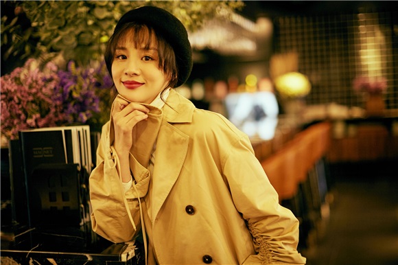 章龄之优雅写真展冬日美好 迷人天鹅颈再现「少女章」的