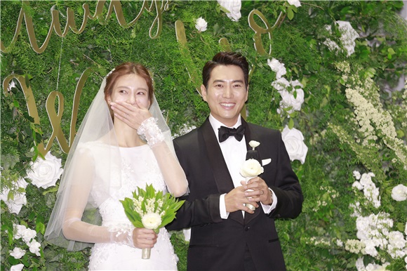 演员朱相昱、车艺莲举行婚礼