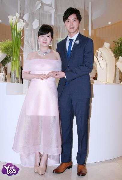 4月26日台北讯 江宏杰.福原爱出席MIKIMOT...