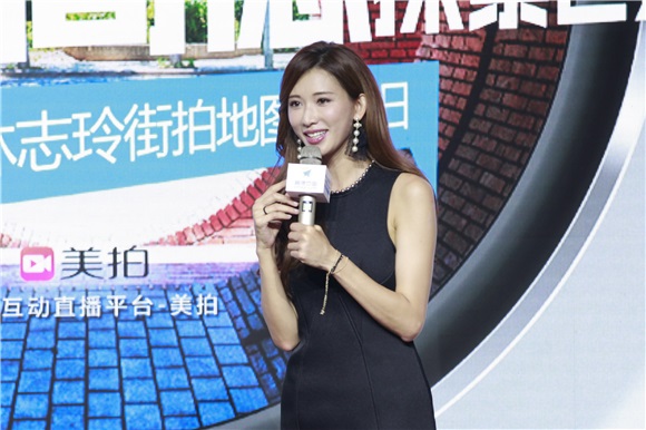 〈Yes北京现场〉林志玲出席街拍活动 大秀美丽长腿