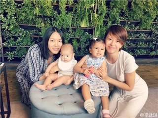 梁咏琪张梓琳晒宝宝 两女同框亲昵好有爱