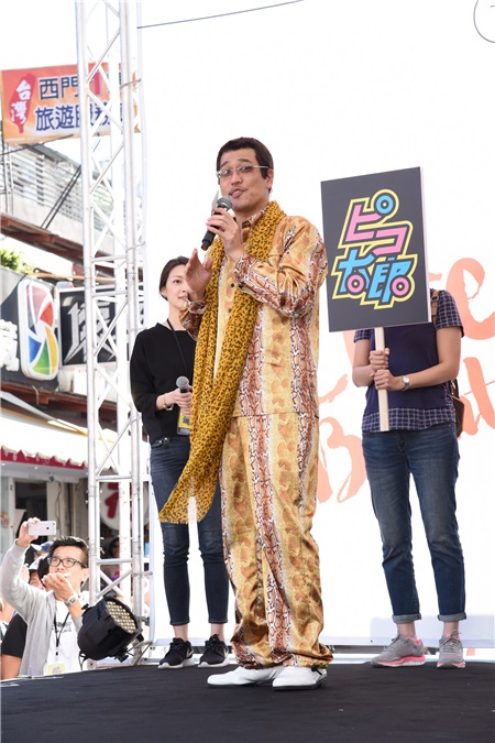 安心亚专辑签唱会 PIKO太郎现身站台