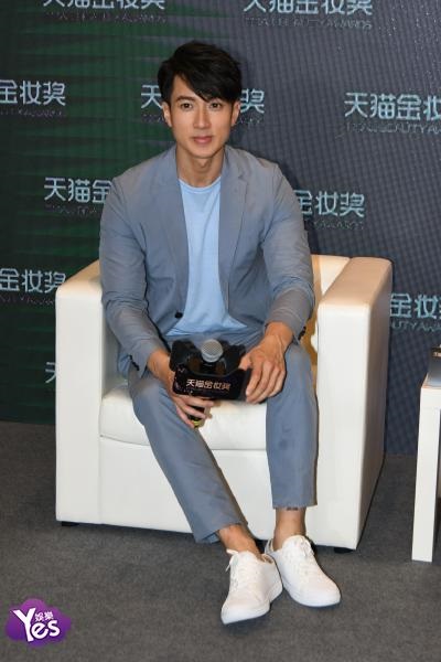 〈Yes 上海现场〉吴尊透露保养心得注重眼部护肤 称太太平时不常化妆