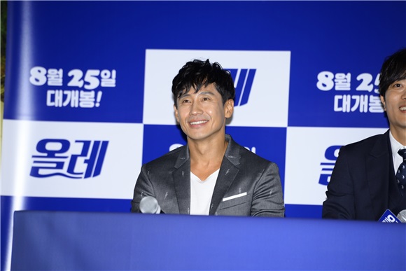 《偶来》媒体试映会:申河均、吴满锡与朴熙顺 三个男人一台戏