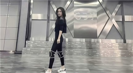 邓家佳儿童节晒跳舞视频 曼妙舞姿魅力全开