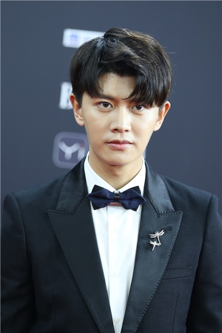 2017芭莎明星慈善夜在京盛大举行 数百位明星共用盛宴