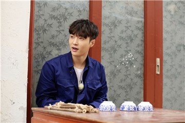 张艺兴学习手艺