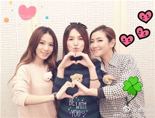 (ELLA预产期在四月 图/翻摄自ELLA微博)