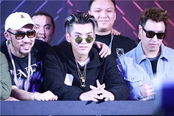 《中国有嘻哈》6.24开播 吴亦凡否认一秒变嘻哈