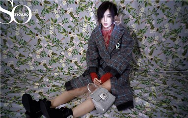 锁！娜扎娘man风登时尚封面 烈焰红唇玩转霸王花