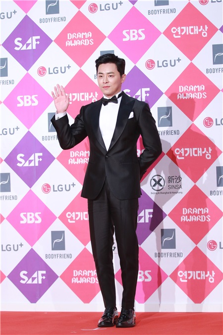 2016sbs演技大赏举行 朴信惠、李准基、IU、李敏镐等出席红毯