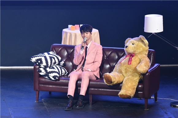 韩团VIXX队长N举办粉丝见面会