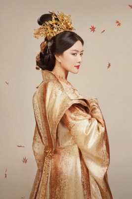 “太后”田海蓉精湛演技再创经典，《白发》20亿播放收官