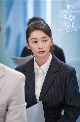 祁忆《半是蜜糖半是伤》圆满杀青 不断告别继续生长