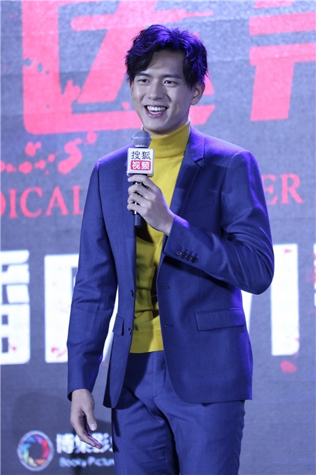 《法医秦明》点击破12亿 张若昀:每天会刷10遍