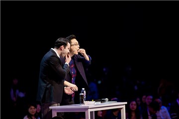 姜振宇遭孟非怂恿与男嘉宾同台吃毛蛋