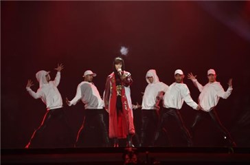 图:李宇压轴演唱存在感》《西门少年》