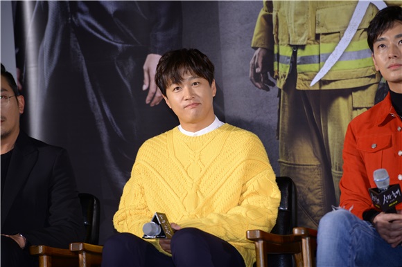 河正宇、车太贤等出席《与神同行》治作发布会