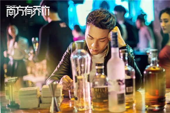 陈伟霆《南方有乔木》罕见新人设 酒窖哭戏展现虐心演技