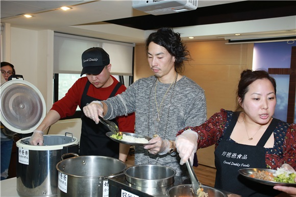 吴建豪出席公益活动