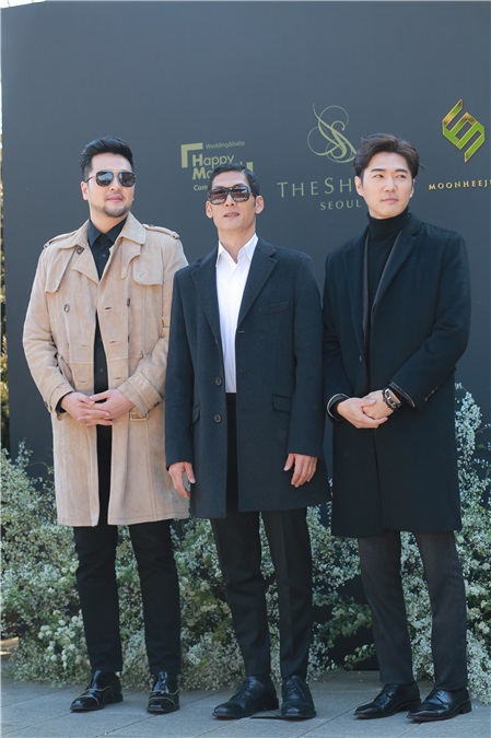 文熙俊、昭燏举行婚礼亮相媒体见面会