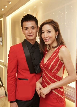 杨怡罗仲谦喜帖曝光 10月2日领证摆婚宴