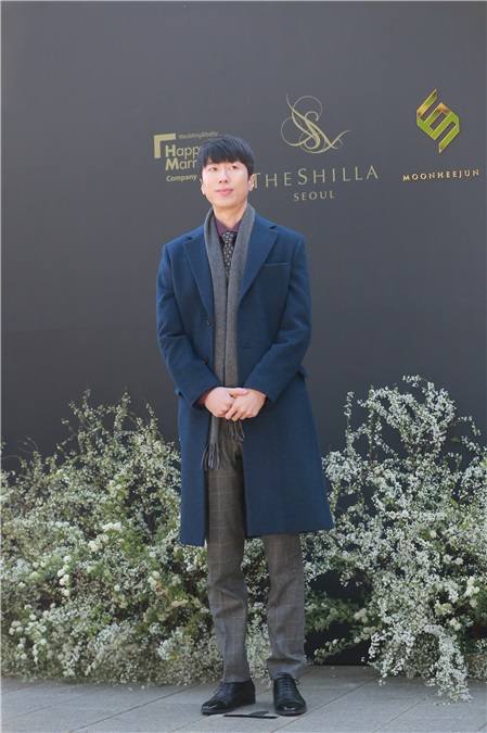 文熙俊、昭燏举行婚礼亮相媒体见面会