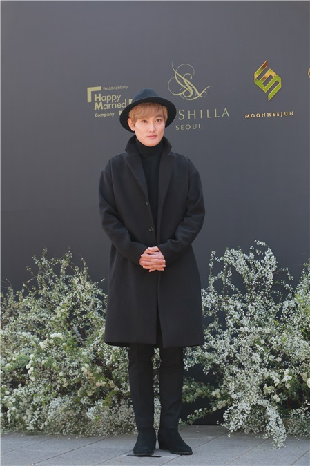 文熙俊、昭燏举行婚礼亮相媒体见面会