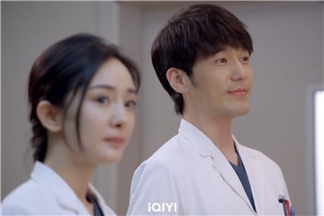 《谢谢你医生生》杨幂查病因遇险！《微微一笑》男星「公主抱解围」男友力发威