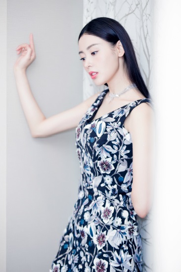 张天爱获年度最受欢迎演员奖 被侃适合仙侠角色