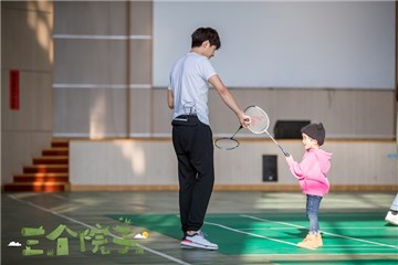 林更新和萌娃打闹
