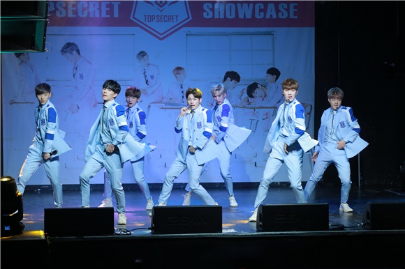 一级秘密办新辑showcase 热力演唱新曲