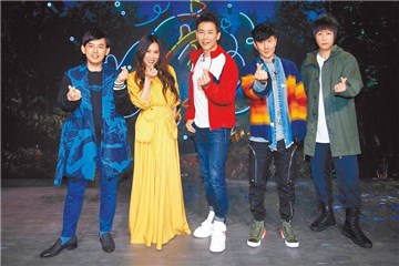 蔡健雅陶喆伴唱庆生 JJ阿信同挤奶油