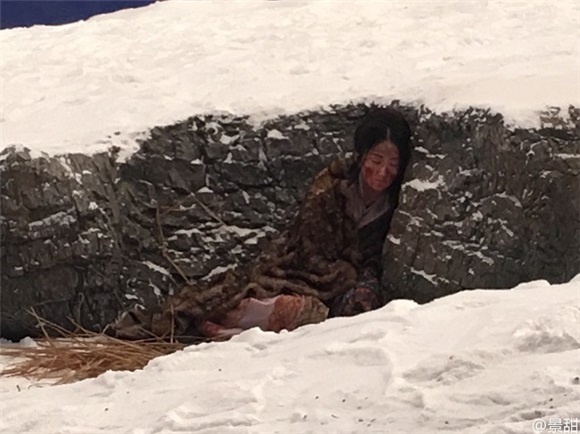 景甜微博晒「初雪」 网友:差点儿就信了!