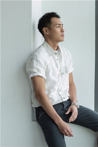 杨佑宁助阵麦家新书发布会 获赞“一个眼神就知道他会演戏”