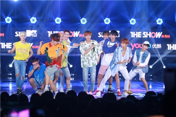 SBS电视台音乐节目《The Show》 直播组合J-Min 、Two X 等出演
