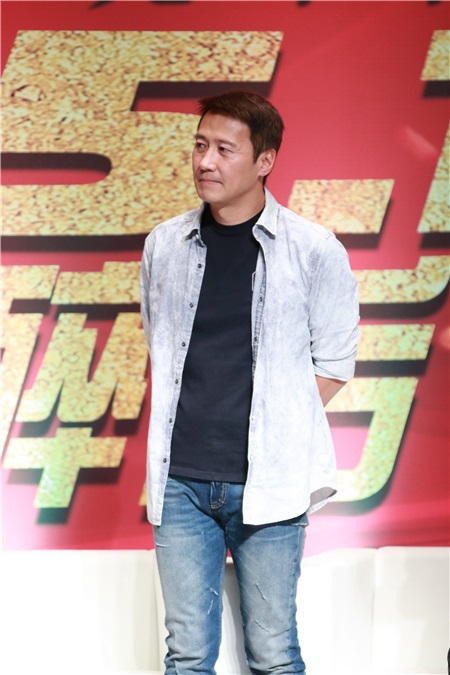 《抢红》抢下本周国产片预售第一 张涵予黎明「大小宝」合体