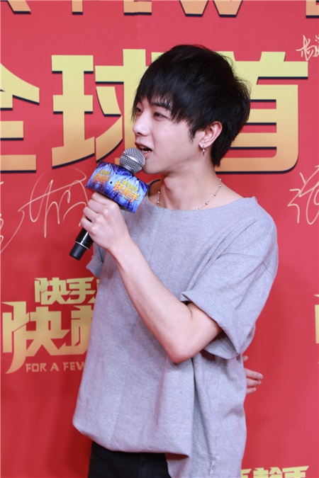 林更新、张静初、华晨宇、腾格尔、刘晓庆、锦荣等电影《快手枪手快枪手》首映红毯