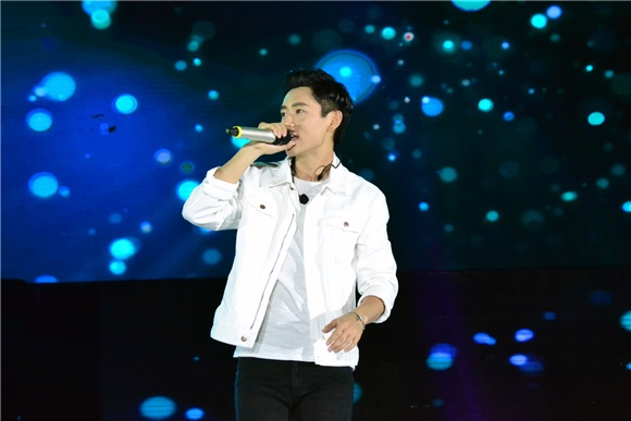 魏晨暑期行程爆满全国忙演出 彰显十足商业价值