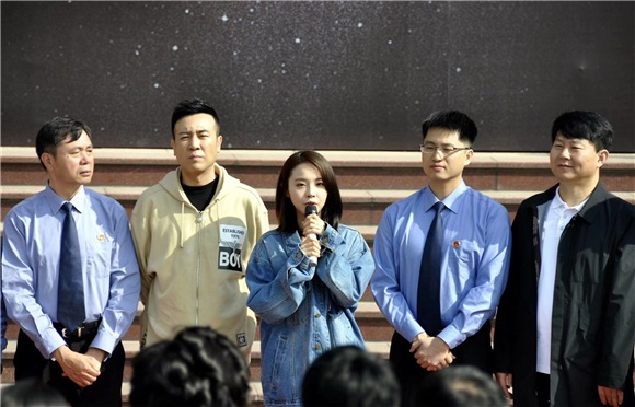 电视剧《决胜法庭》开机 张佳宁搭于和伟网称:最正宗萝莉与大叔组合