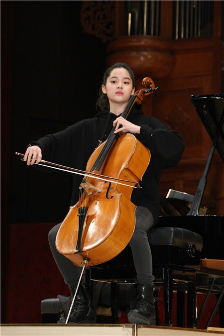 欧阳娜娜、江天霖出演214相信爱音乐演奏会