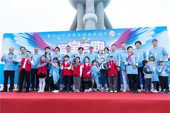 李晨nic携子出席公益活动 呼吁关注星星的孩子