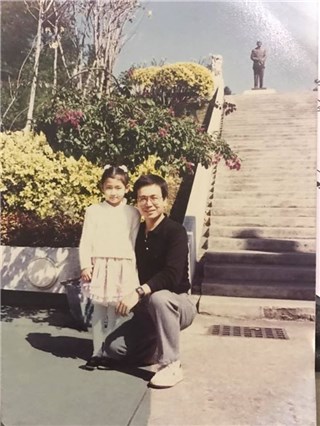 Selina 与妹妹容萱的美丽 都遗传自天生丽质的妈妈