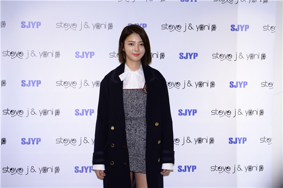 李多熙、李世英等出席某时尚品牌活动