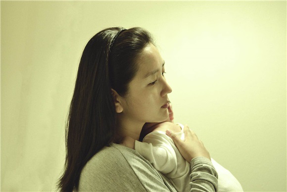何洁《生而为爱》纪录片上线 二胎宝妹画面首曝光