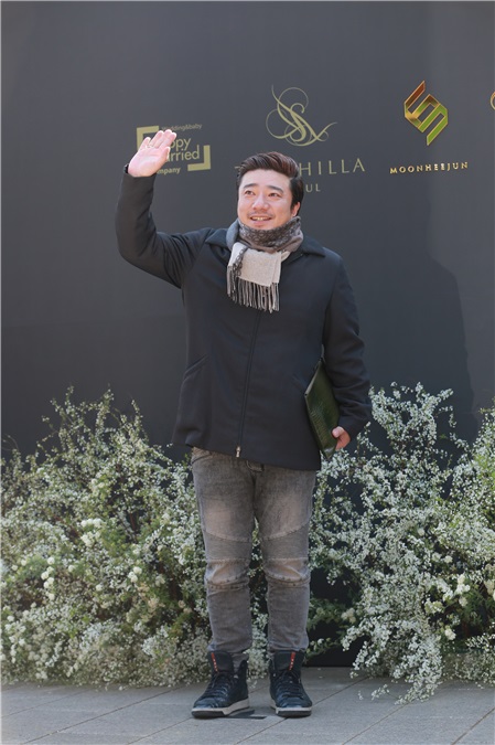 文熙俊、昭燏举行婚礼亮相媒体见面会